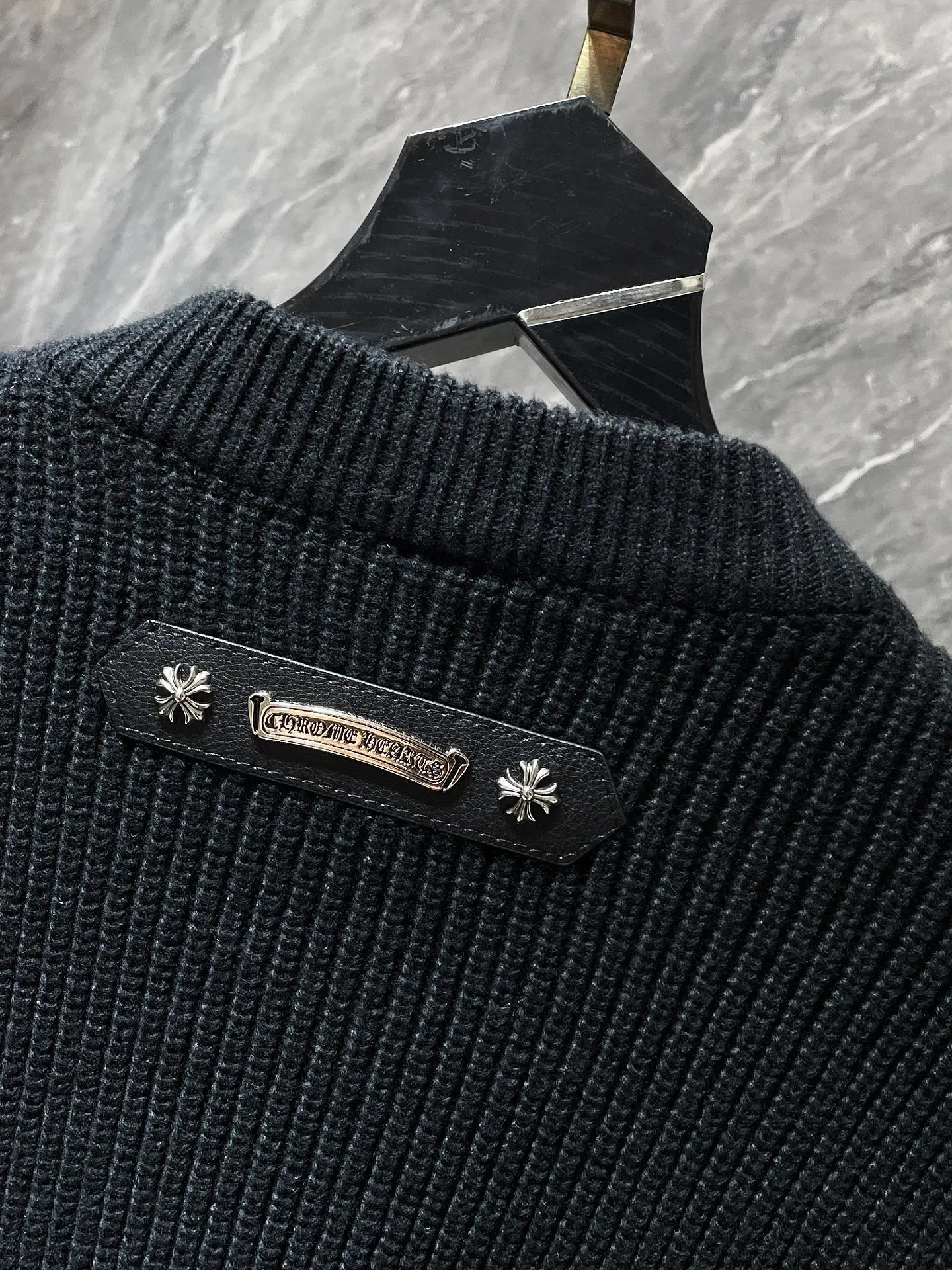 P276 Chrome Hearts Autumn and Winter Sweater Series Round-neck sweater with zipper design Full-body customized high-weight zipper Special treatment on cuff zipper Selected high-quality wool and 100% cotton knitted fabric Non-common version on the market! ! Recommended color: black Size: S, M, L, XL